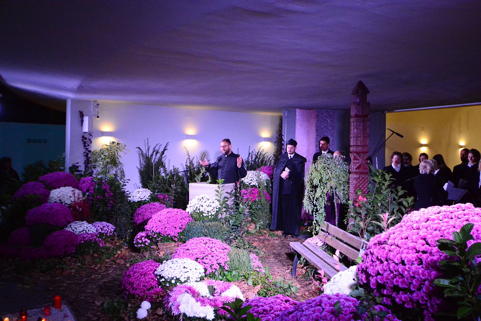 A szeretet az emlékezés mosolyát csalhatja arcunkra